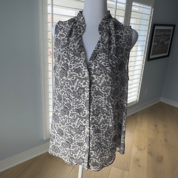 Banana Republic Black and White Paisley Sleeveless Blouse Size Medium - Picture 1 of 6
